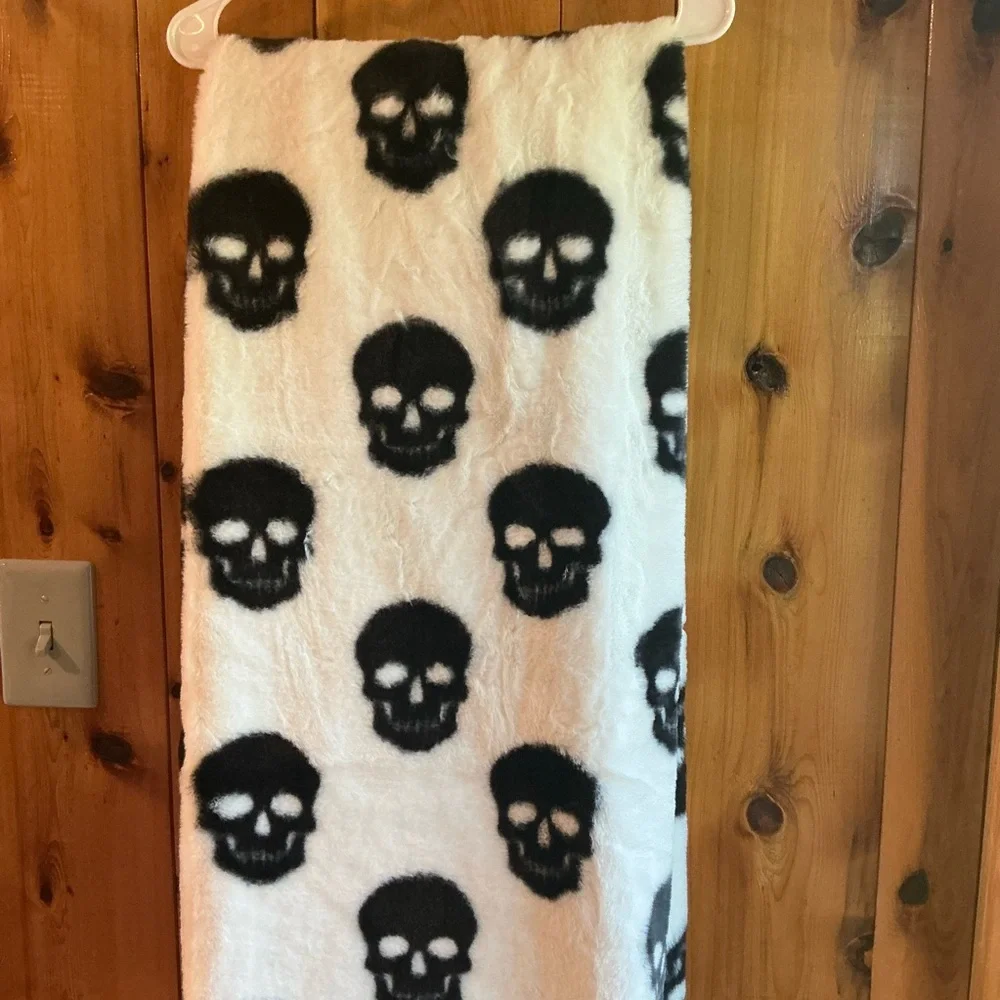 RACHEL ZOE 50” x 70” Koda Faux Fur Skulls Halloween Throw